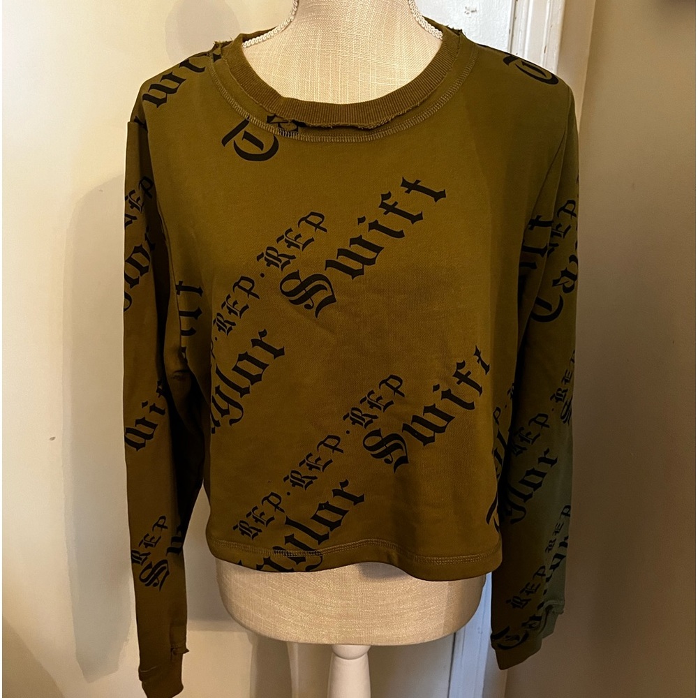 Lookalike Taylor Swift reputation Olive crop top